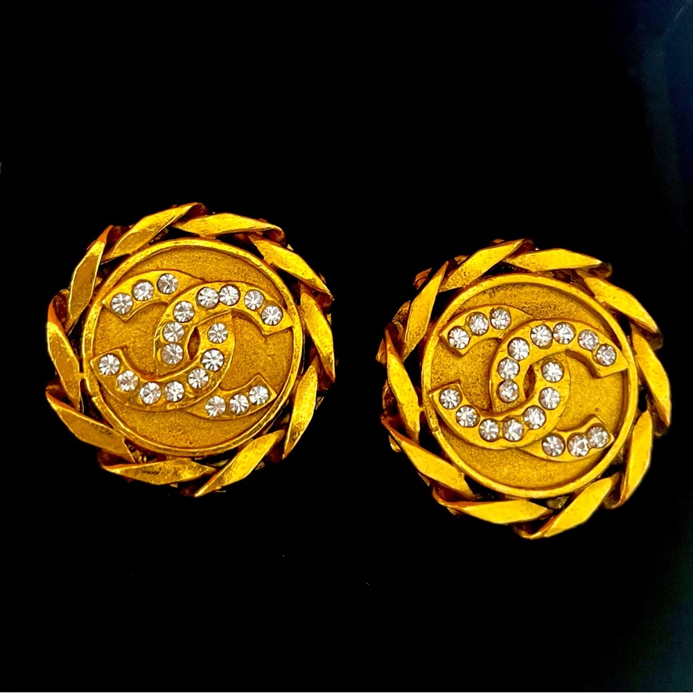 Authentic Vintage Chanel crystal CC clip on earrings!